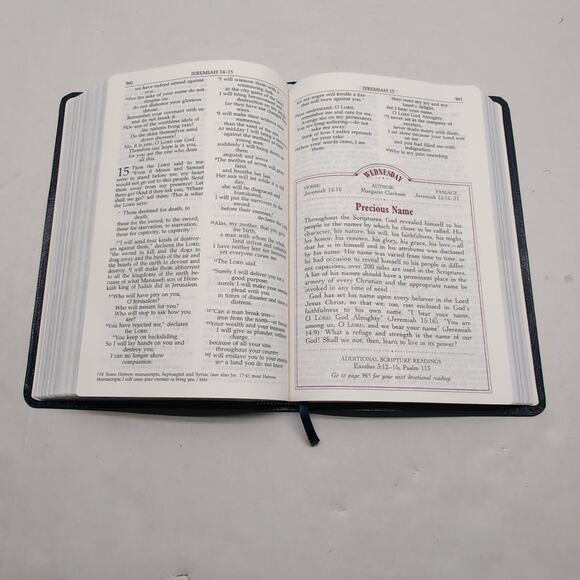 Seniors Devotional Bible NIV Zondervan Navy Bonded Leather Large Print Silver - Picture 10 of 11